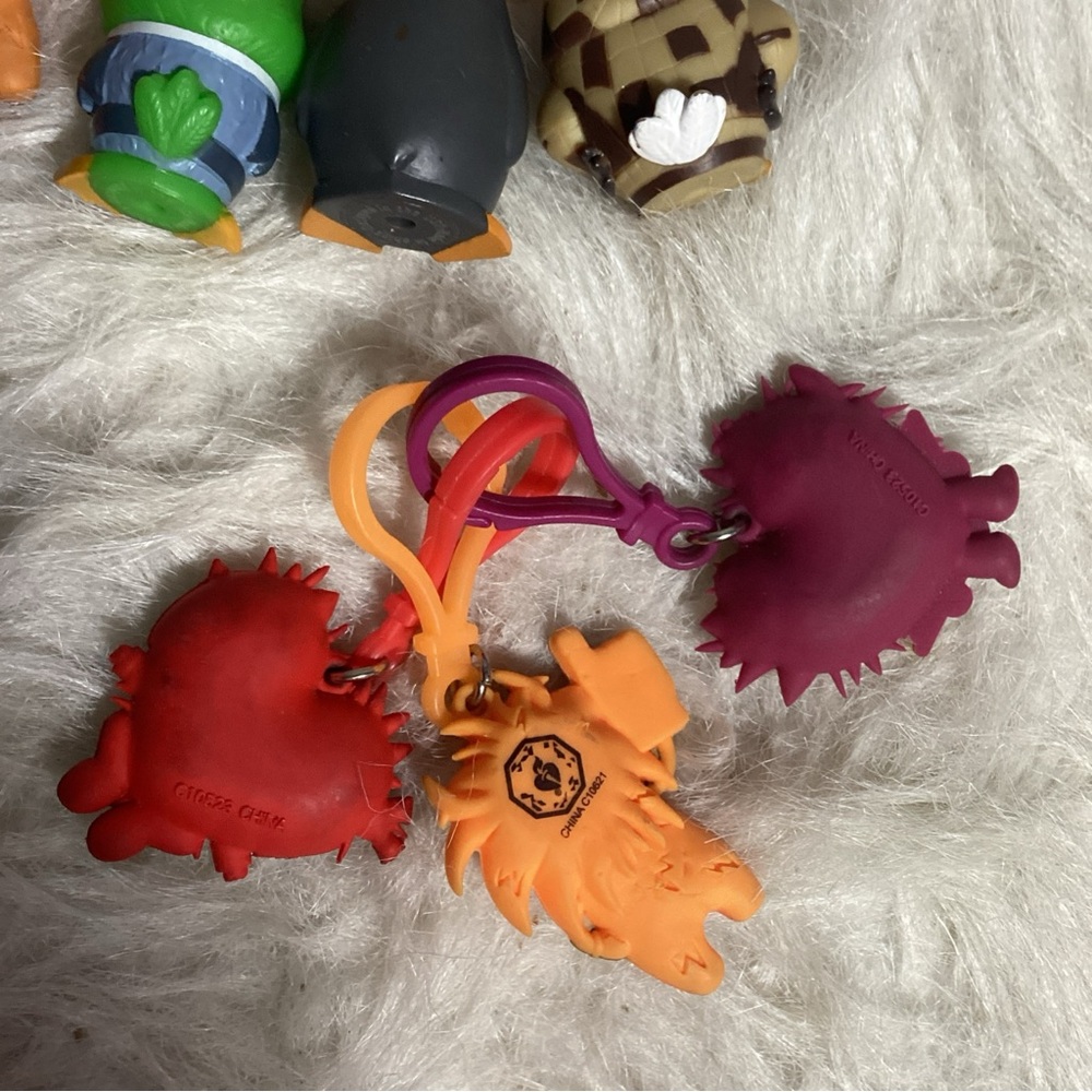 Birds, American Heart Association & Misc Lot of 10 Keychains Backpack Bag Charms - Picture 9 of 11